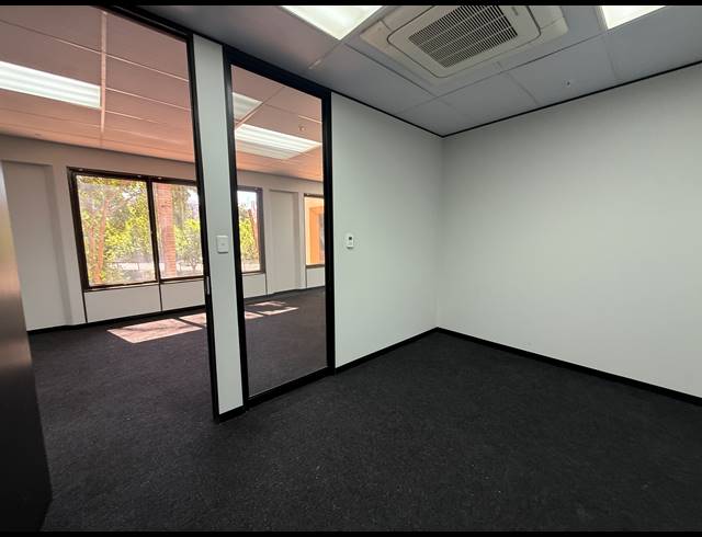 108M² OFFICE TO LET IN PARKTOWN